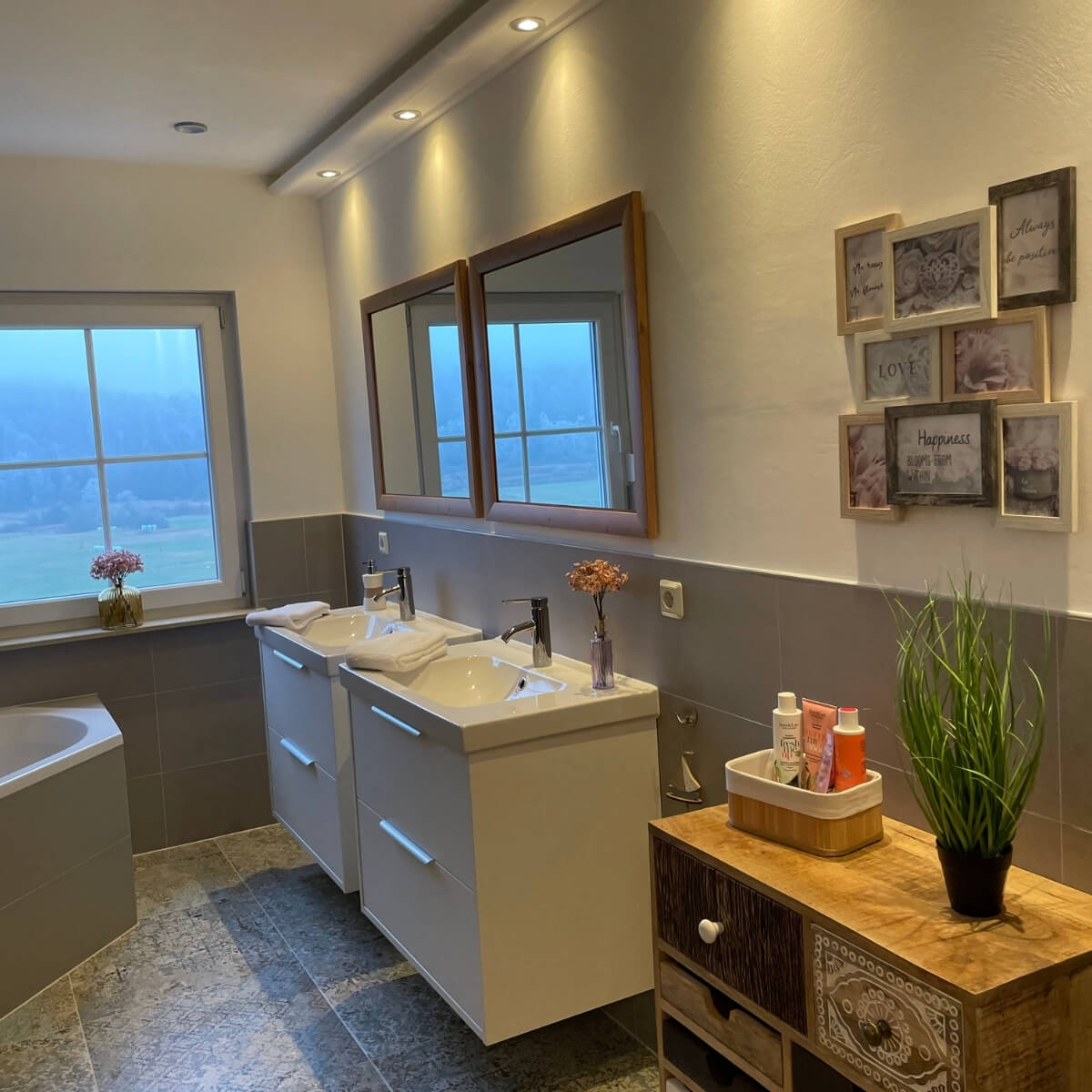 Lüftenblick II Badezimmer Doppelwaschbecken