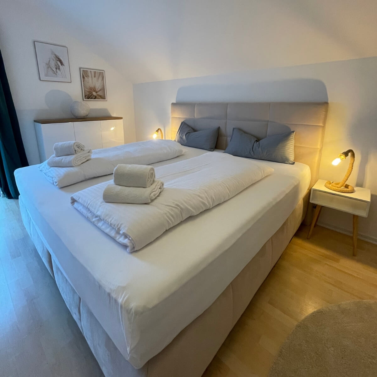Lüftenblick II Doppelbett Schlafzimmer