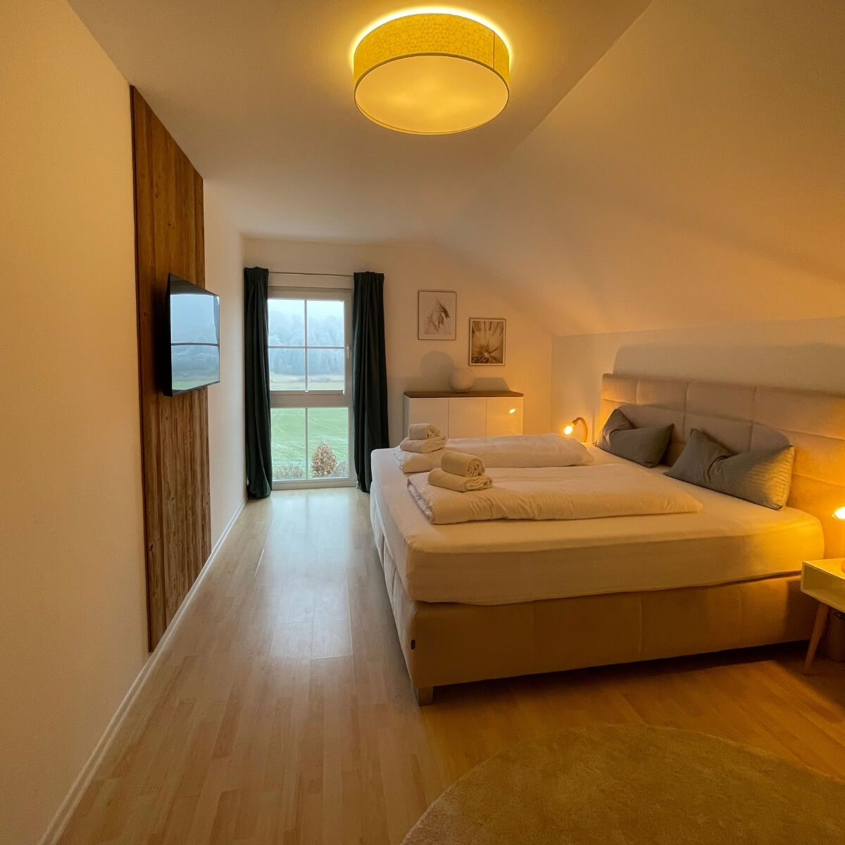 Lüftenblick II Schlafzimmer mit Ausblick