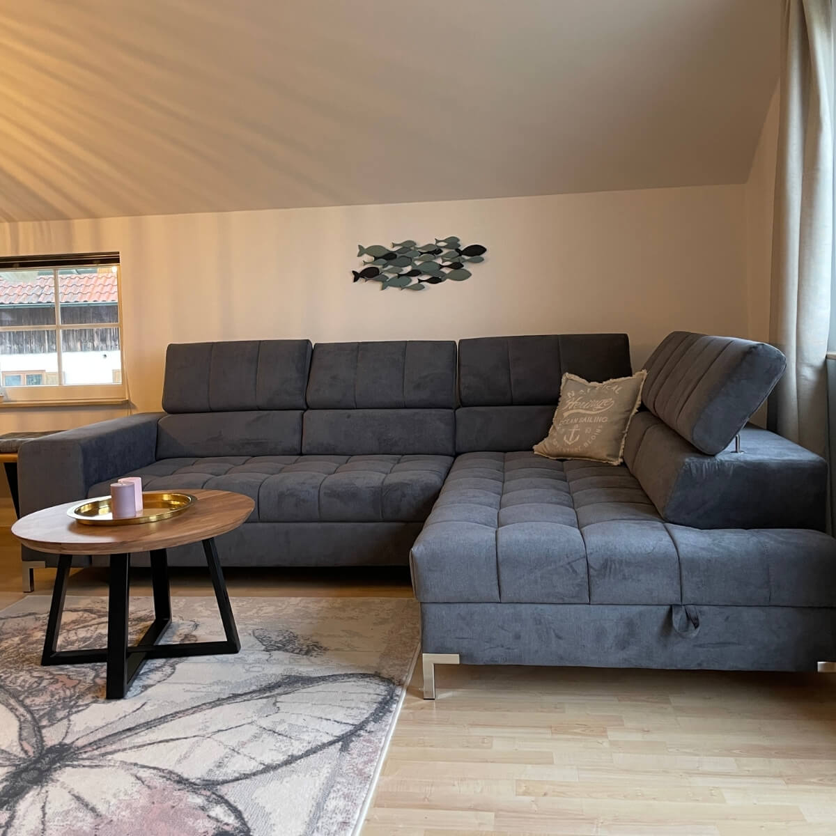 Lüftenblick II Wohnzimmer bequemes Sofa